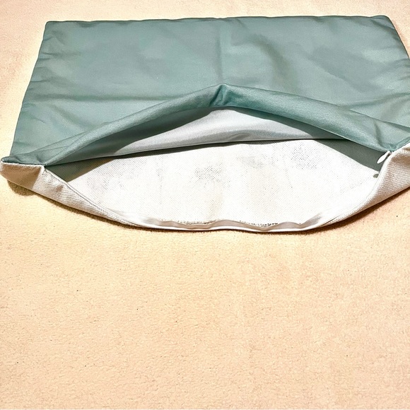 Floral accent pillow case | wildflower | zipper |washable | dragonfly | bee - Picture 4 of 4